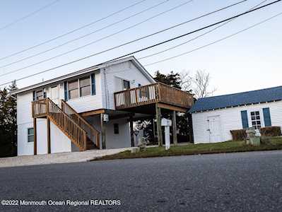 1270 W Mallard Dr Manahawkin, NJ 08050