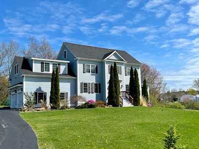 45 Maplevale Rd East Kingston, NH 03827