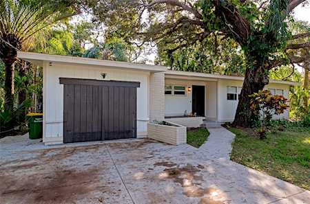 952 46th St Sarasota, FL 34234