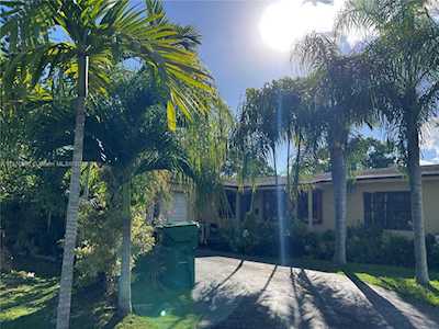 16030 SW 99th Ave Miami, FL 33157