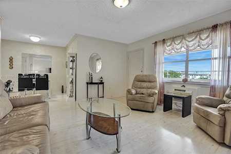 16790 NE 14th Ave #305 Miami, FL 33162
