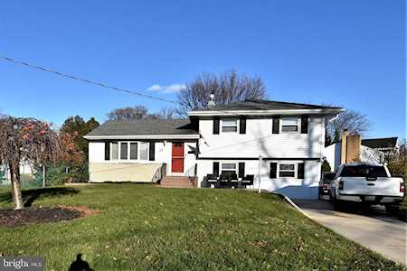 17 Spruce Rd Burlington, NJ 08016