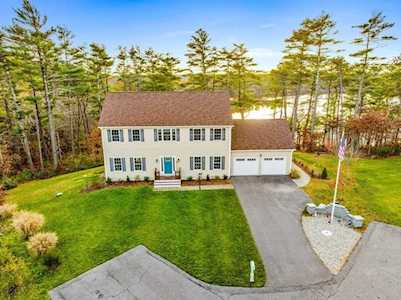 18 Whispering Pines Dr Plymouth, MA 02360