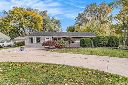 2602 Penna West Bloomfield, MI 48324