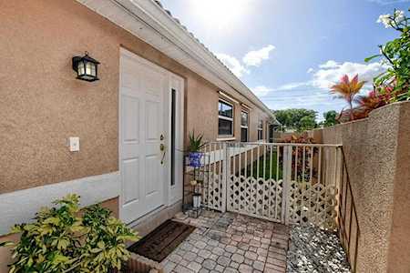 5541 Grande Palm Circle Delray Beach, FL 33484