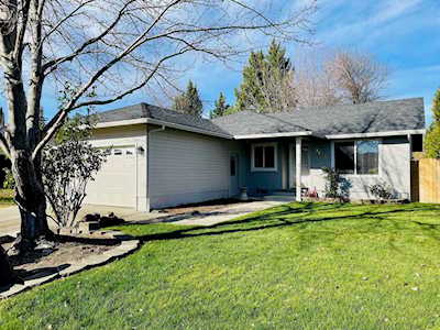 1678 Dove Ln Medford, OR 97501