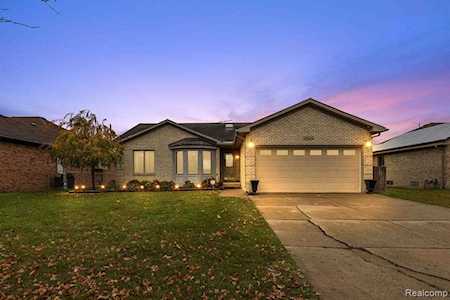 35661 Evanston Sterling Heights, MI 48312