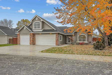 2658 E. Woodridge Court Eagle, ID 83616