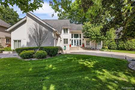 50458 Heatherwood Shelby Twp, MI 48317