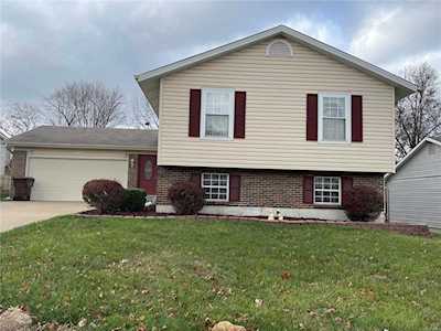 20 Valley View Dr St Peters, MO 63376