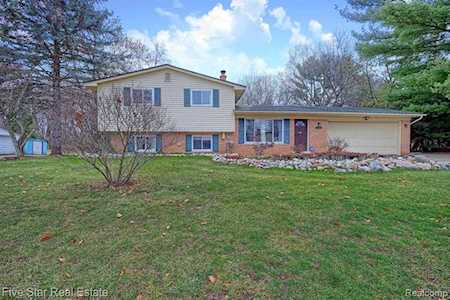 1894 Alton Commerce Twp, MI 48390