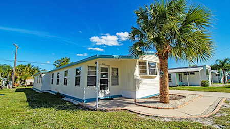 8365 SE Wren Avenue Hobe Sound, FL 33455