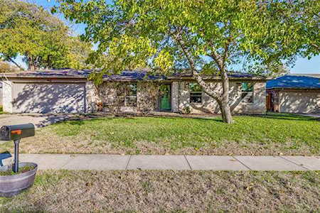 912 Monterrey Street Bedford, TX 76022