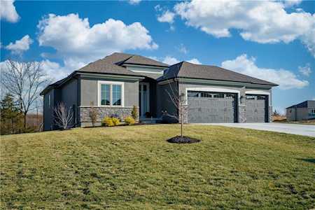 1101 SW Whispering Willow Way Lees Summit, MO 64064