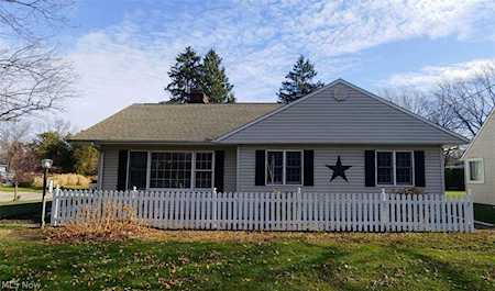 541 Bradley Rd Bay Village, OH 44140