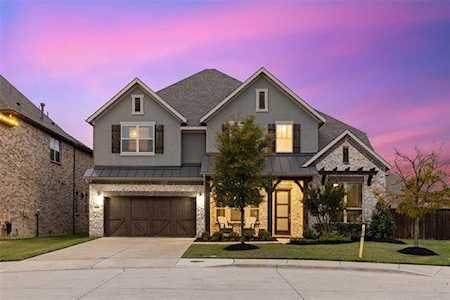 17617 Crabapple Court Dallas, TX 75252