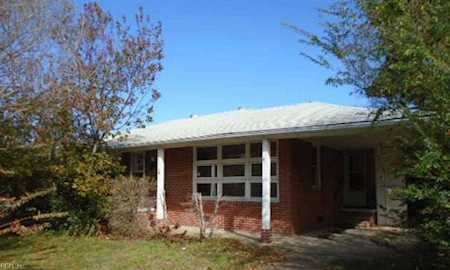 18 Harwood Ave Hampton, VA 23664