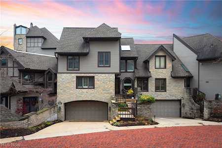 410 Darbys Run #11 Bay Village, OH 44140