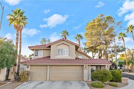 2881 Moonlight Bay Ln Las Vegas, NV 89128