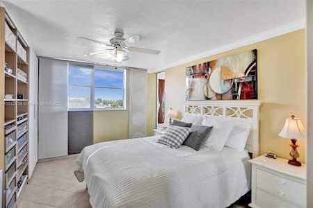 2841 Somerset Dr #418 Lauderdale Lakes, FL 33311