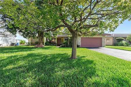 679 NW 100th Ln Coral Springs, FL 33071