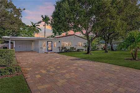 305 NE 25th St Wilton Manors, FL 33305