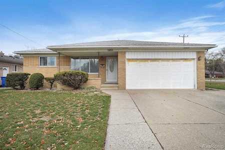 3951 Robertson Warren, MI 48092