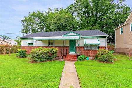 1801 Azalea Ave Portsmouth, VA 23704