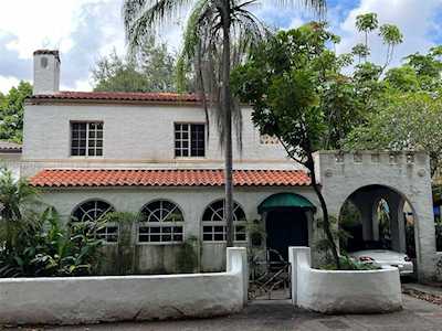 419 S Alhambra Cir Coral Gables, FL 33134