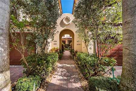 422 NE 7th Ave Fort Lauderdale, FL 33301