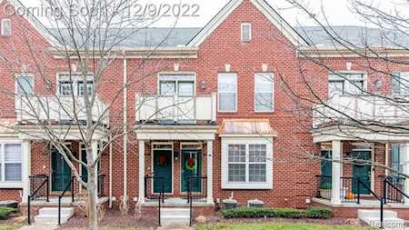 1015 Fountain View Circle South Lyon, MI 48178