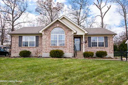 331 River Oaks Dr Shepherdsville, KY 40165