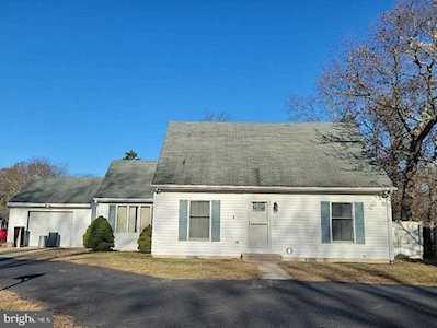 81 Buttonwood Ave E Pine Hill, NJ 08021