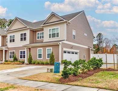 1402 Gemstone Ln Chesapeake, VA 23320