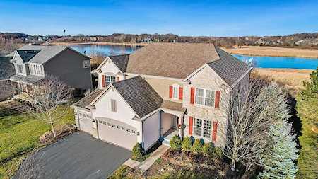 940 Mcdole Dr Sugar Grove, IL 60554