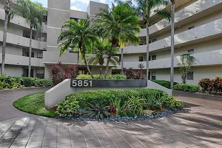 5851 Camino Del Sol #402 Boca Raton, FL 33433