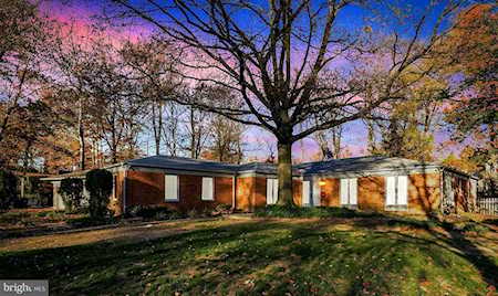 1433 Georgian Dr Moorestown, NJ 08057