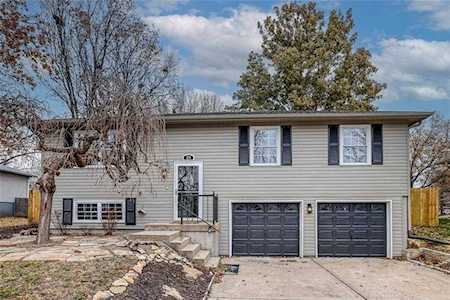 324 SE Jackson Ct Lees Summit, MO 64063