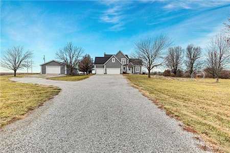 19020 S Ridgeview Rd Olathe, KS 66062