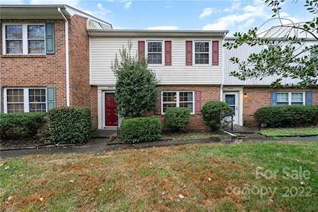 8842 Hunter Ridge Dr Charlotte, NC 28226