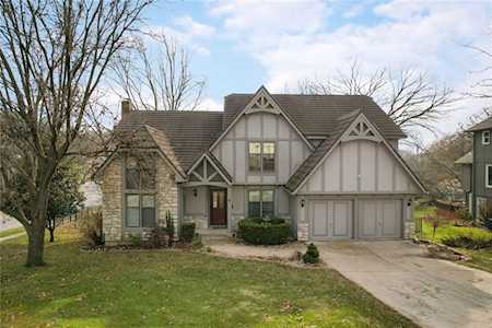 160 NE Edgewater Dr Lees Summit, MO 64064