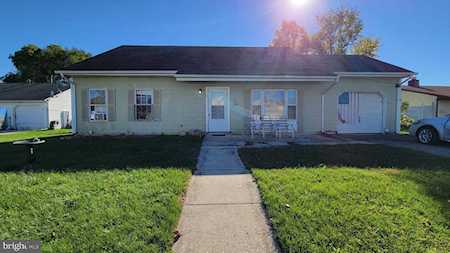 21 Arbor Meadow Dr Sicklerville, NJ 08081