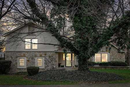 122 Northwood Dr Fishers, IN 46038
