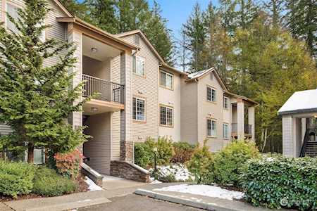 25025 SE Klahanie Blvd #E203 Sammamish, WA 98029