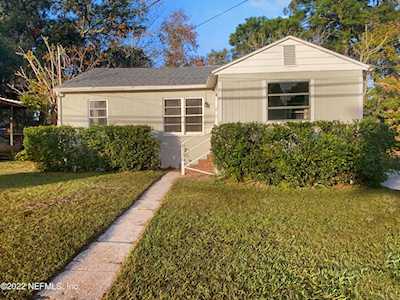 8136 Delaware AVE Jacksonville, FL 32208