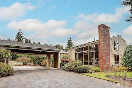 9041 NE 28th St Clyde Hill, WA 98004