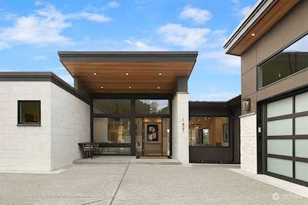 1421 88th Ave NE Clyde Hill, WA 98004