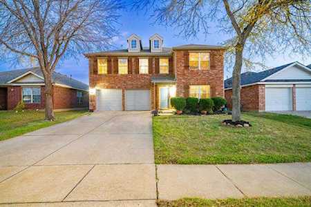 2827 Grandview Drive Grand Prairie, TX 75052