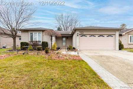 5245 Shruboak Sterling Heights, MI 48310