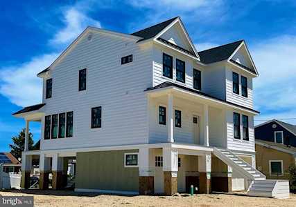104 Lawrence Dr Manahawkin, NJ 08050